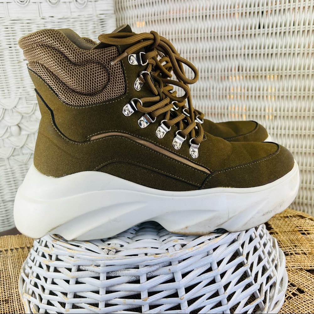Cape Robbin Aston Khaki Green Hiking Ankle Boots Size 9 #1052